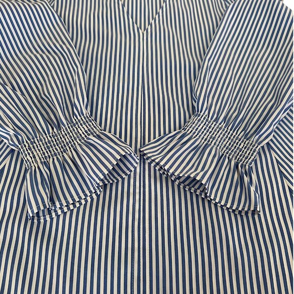 Tuckernuck Blue White Striped Blouse Smocked Sleeve V Neck Top Small - Picture 7 of 8
